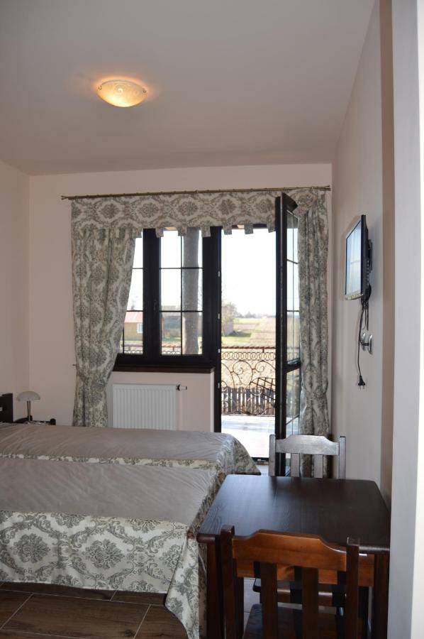 Wojciechow  Osrodek Bialy Lew B&B 외부 사진